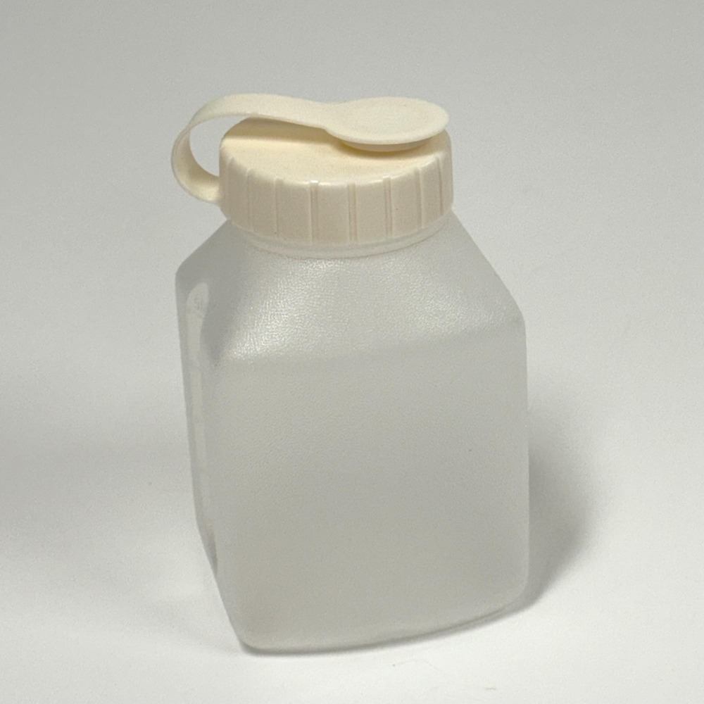 Vintage Rubbermaid Servin Saver Pitcher Juice pitcher #0229 Flip Top Lid 1 PT